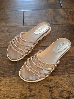 EUC Bamboo Sandals Size 6 Rose Gold